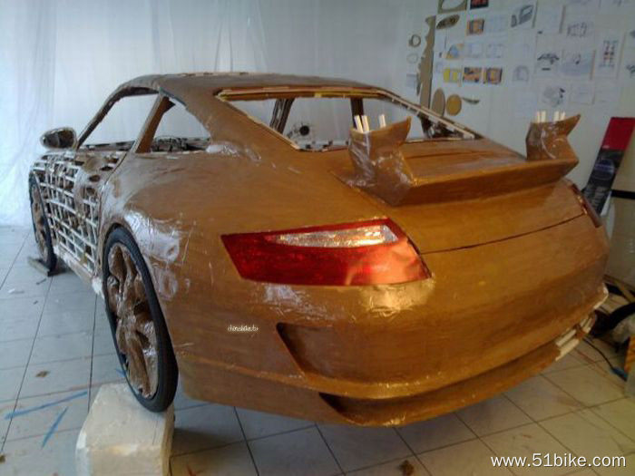 amazing_eco_friendly_gold_porsche_27.jpg