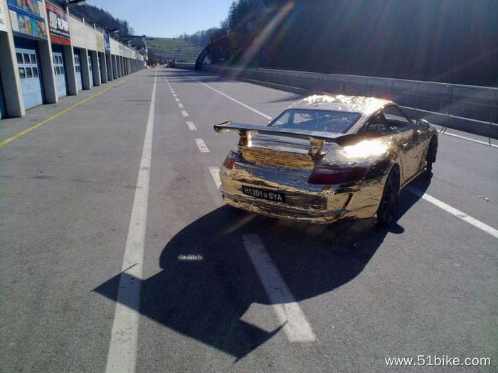 amazing_eco_friendly_gold_porsche_34.jpg