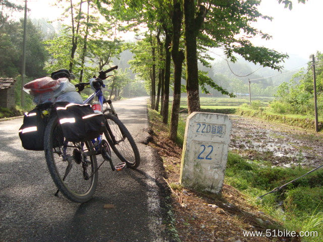 2011-05-13-006-黄山~婺源-220省道22km处.JPG
