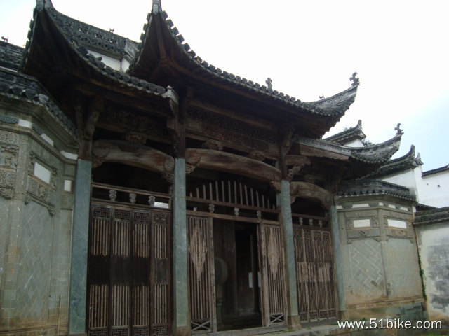 2011-05-14-288-婺源~赋春-黄村百柱宗祠.JPG