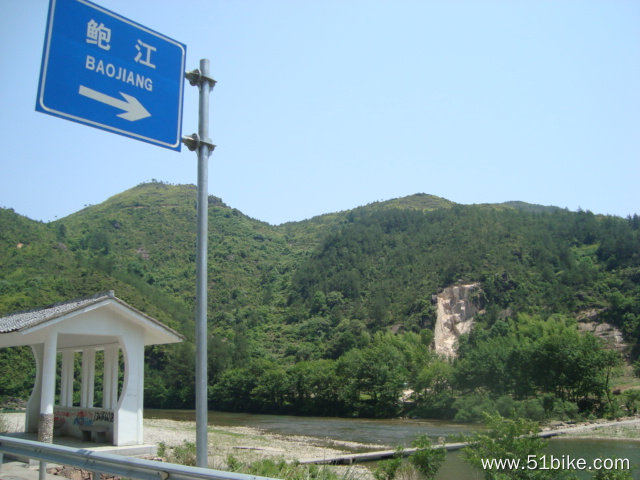 2011-05-20-150-石染~仙居-岩头至仙居沿途鲍江小桥下洗澡.JPG