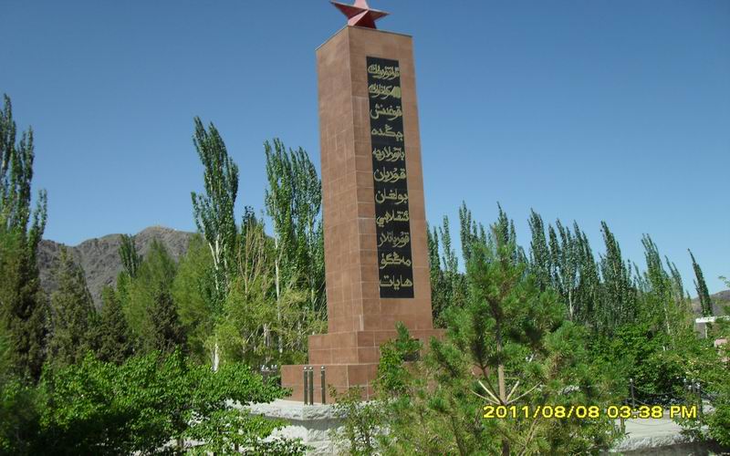 烈士陵园的烈士纪念碑
