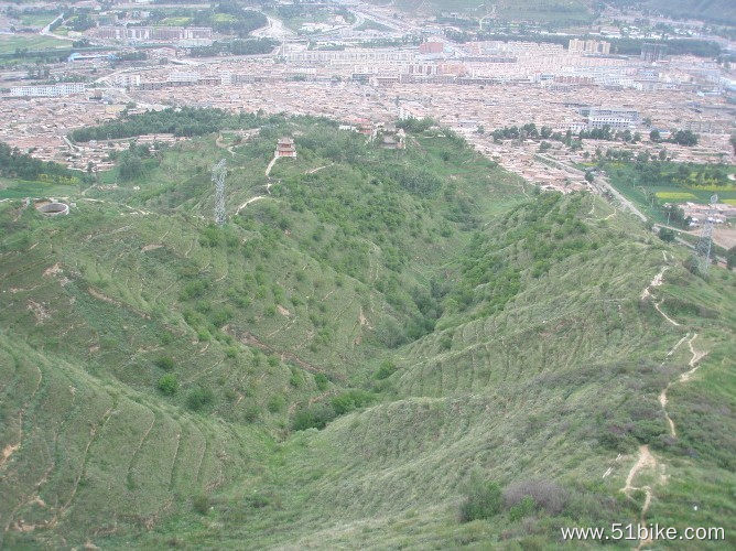 左边上山右边下山