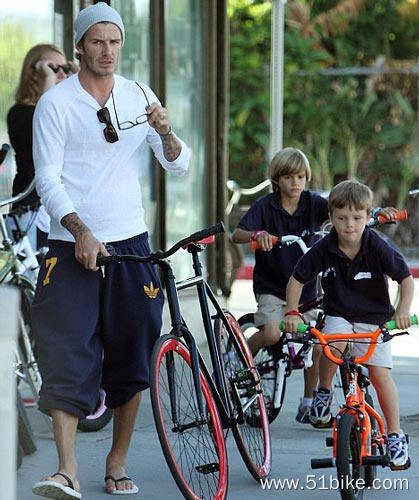 2010-09-12-david-beckham-fixed-gear-bike.jpg