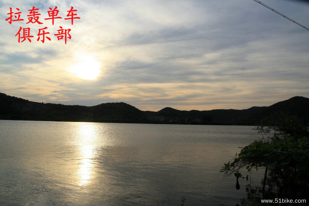 10白马湖半景.jpg