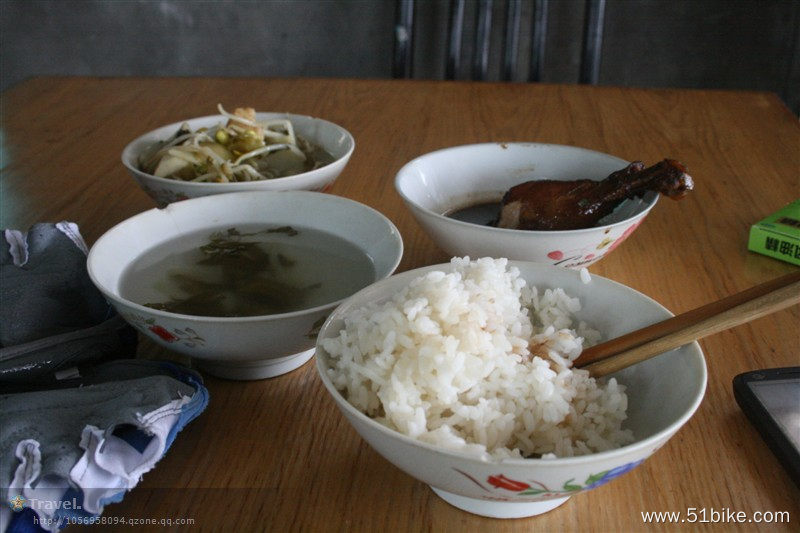 第一天吃的午饭，自己也不知道哪里