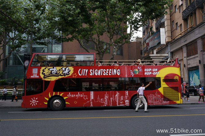 南京路步行街观光巴士.jpg