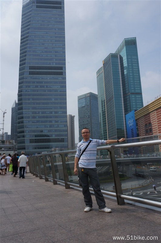 上海经济中心的建筑.jpg