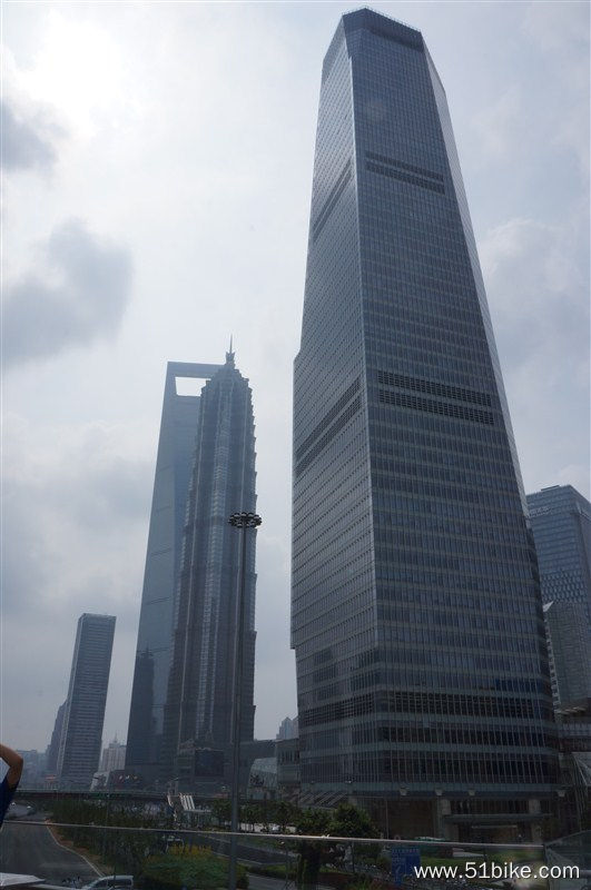 上海经济中心建筑.jpg