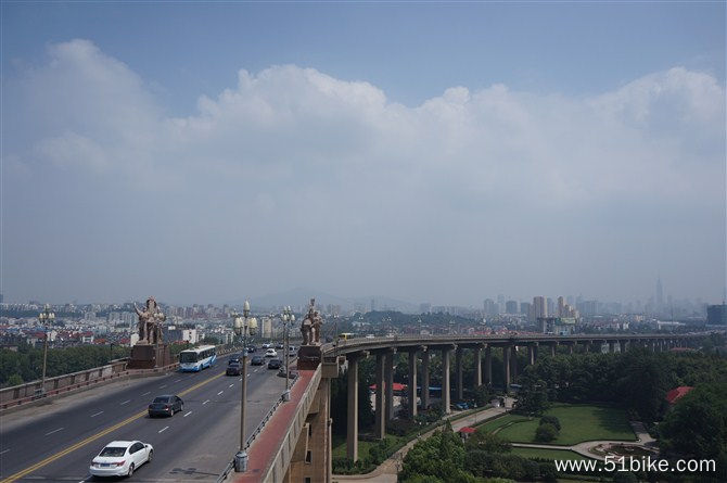 桥头堡看南京城区.jpg