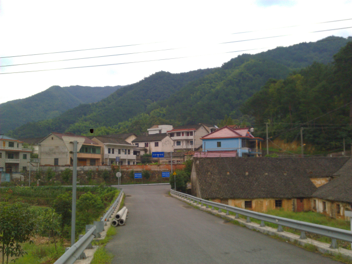 王崇底的孙岙村201209151.jpg