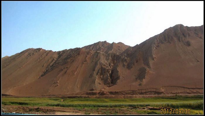 新疆境内的山