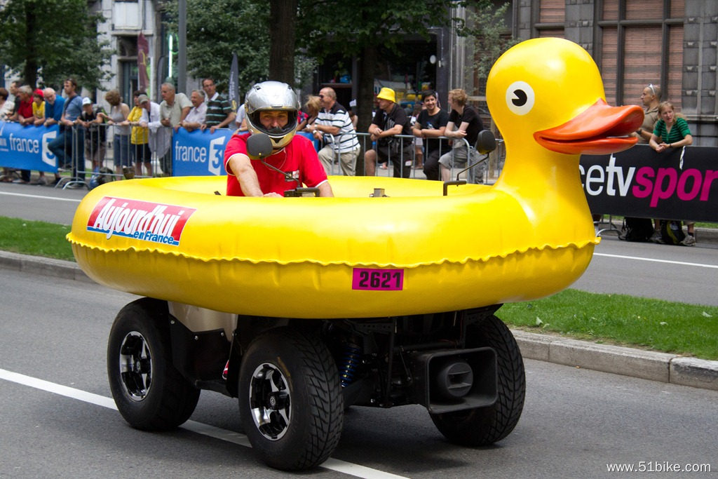 2012-tour-de-france-a-look-at-the-caravanparade-7.jpg