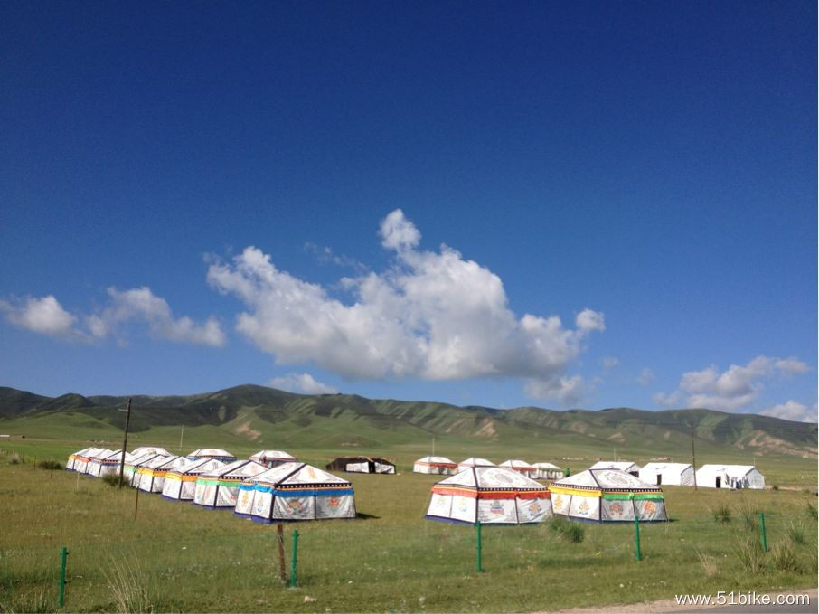 远处的蒙古包.jpg