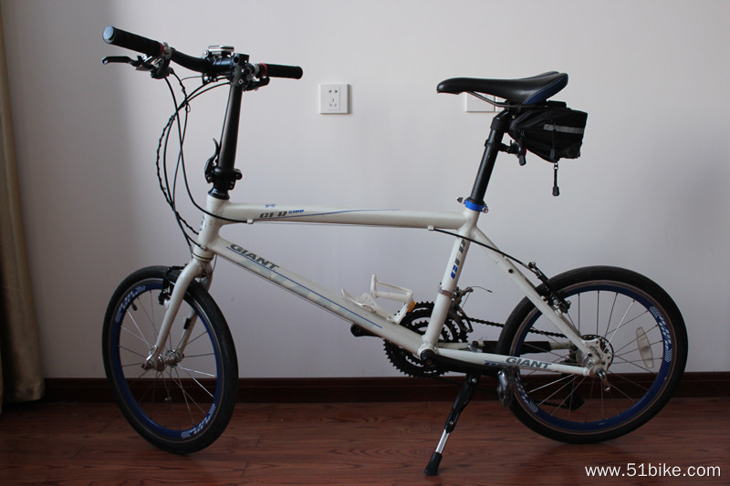 出捷安特cfr5100小轮一辆蓝白色