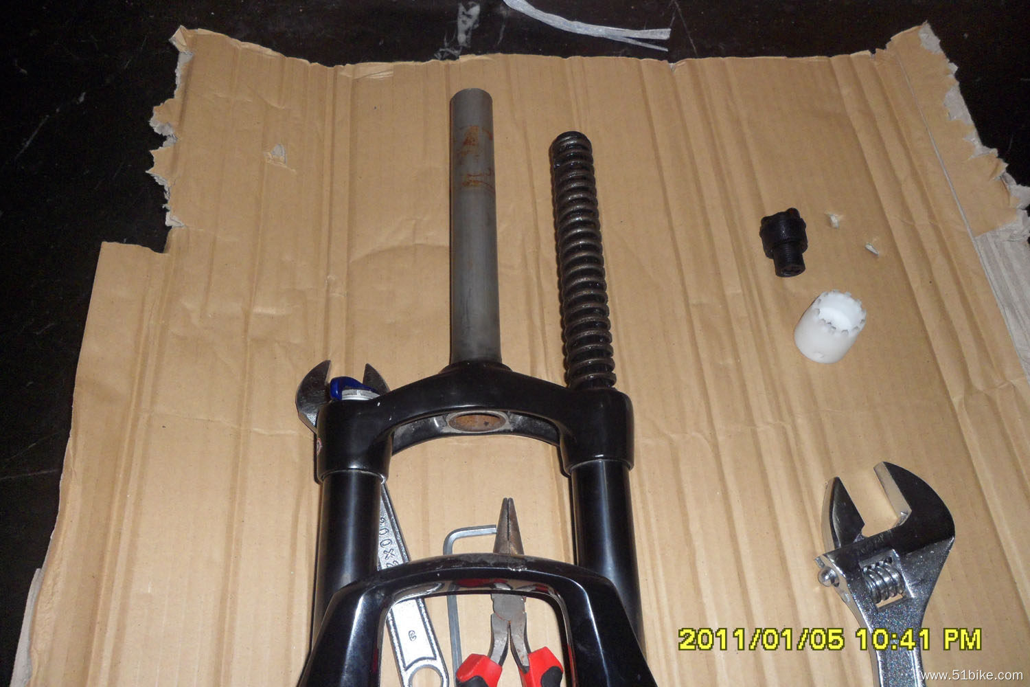 suntour油簧前叉的内部结构