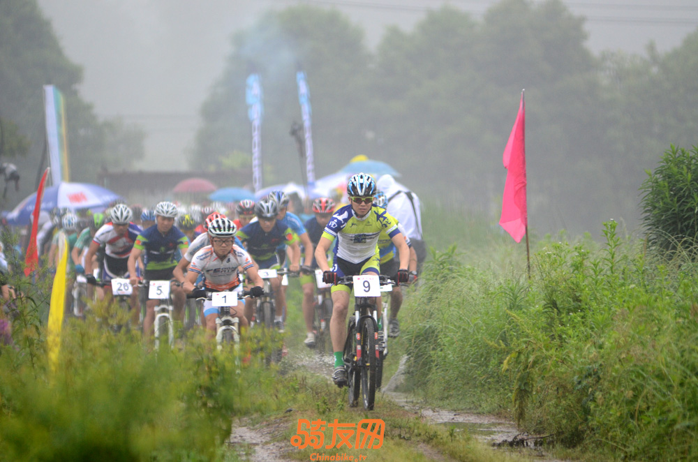 风雨无阻，激情泥战—富阳新沙岛自行车邀请赛首日战报