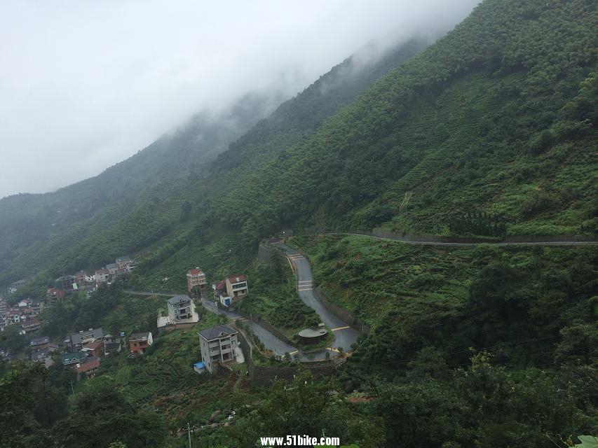 盘山路。