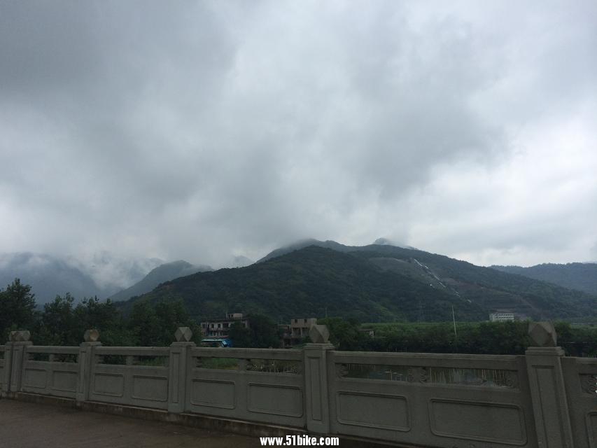 下过雨的天空