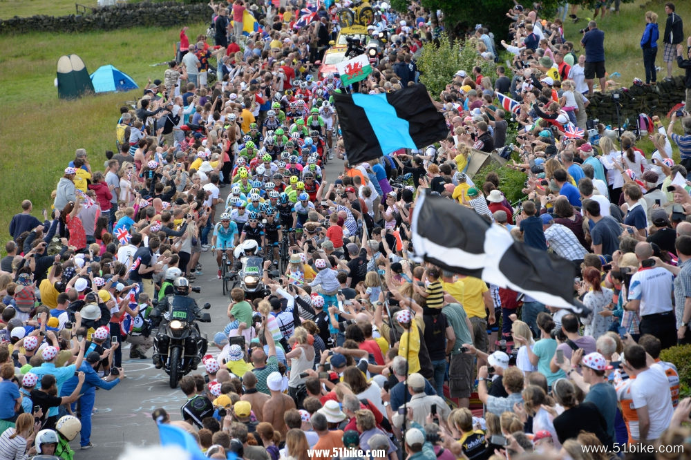 Etape 2 - York  Sheffield - 06072014 - Il y avait encore enormement de monde au .jpg