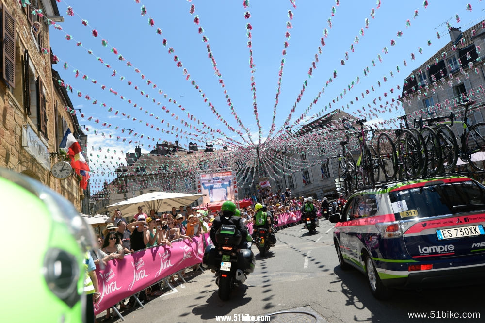 Etape 11 - Besancon  Oyonnax - 16072014 - Arbois a fait honneur au passage du Tour .jpg