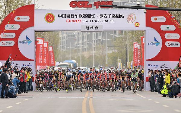 中国自行车联赛千岛湖站：王者归来 张瑞龙夺冠