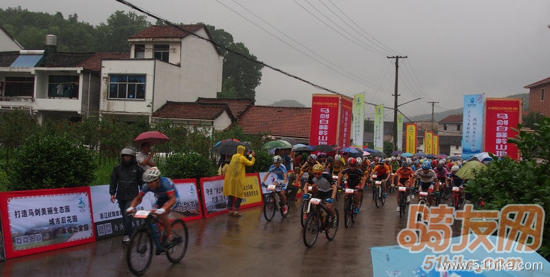 2015浙江自行车公开赛马剑开始了.jpg