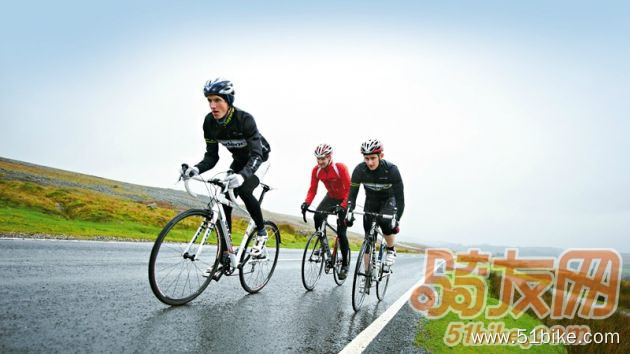 group-of-cyclists-riding-in-rain_joby_sessions-1485531980702-n3wn5fo2vwig-630-354.jpg