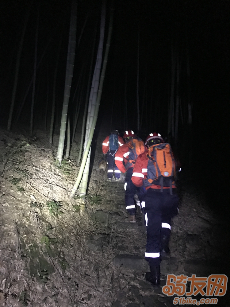 夜间山地搜救2.jpg