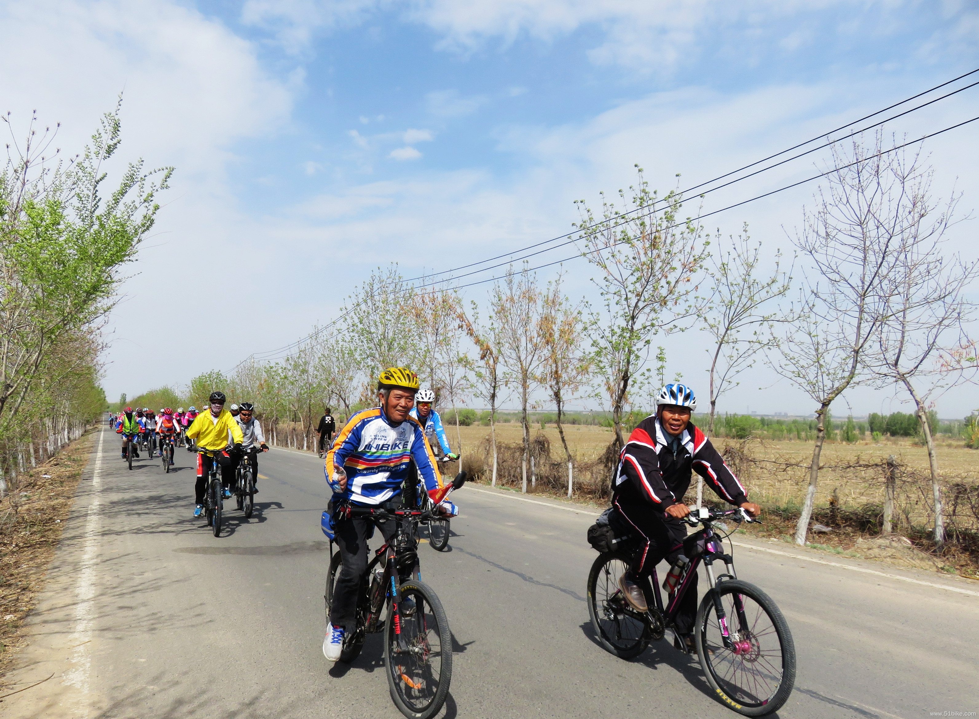石河子快乐骑行群49人骑游玛纳斯"三大景区"