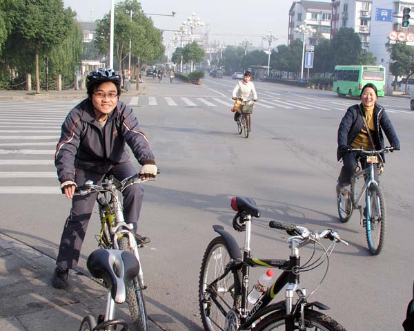 老牛车及牛车夫人