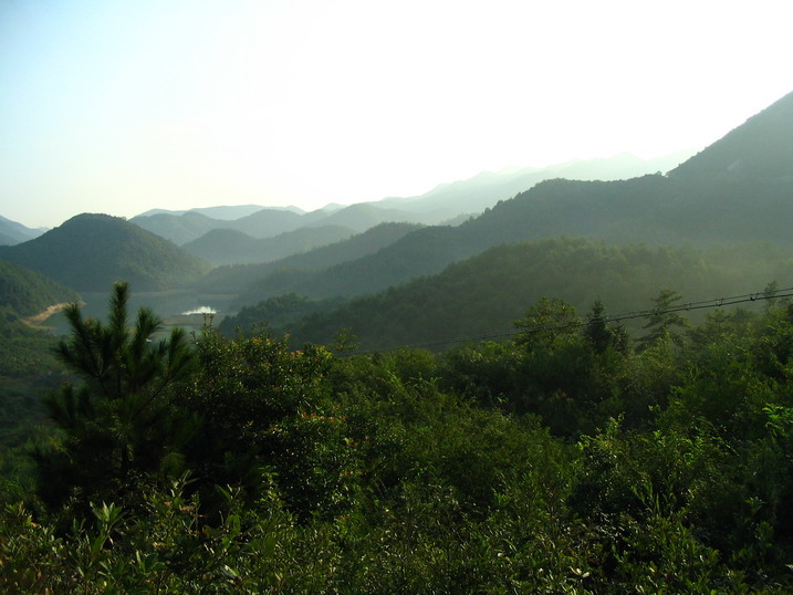 重峦叠幛的群山，蛮不错的