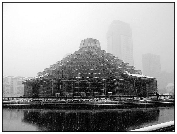 城市广场雪景.jpg