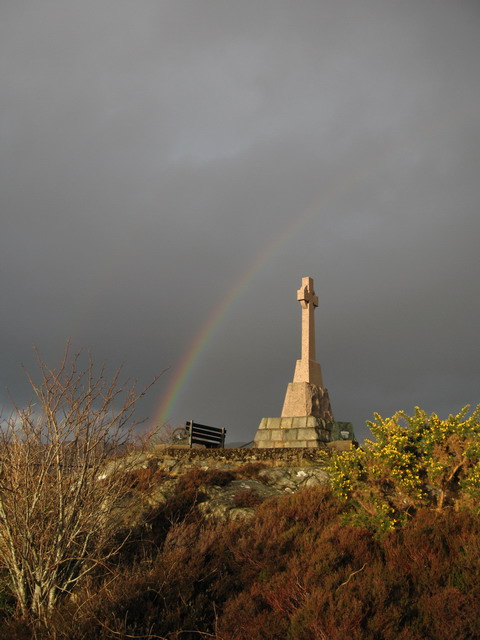 彩虹 这个纪念碑是纪念在两次世界大战去世的当地人