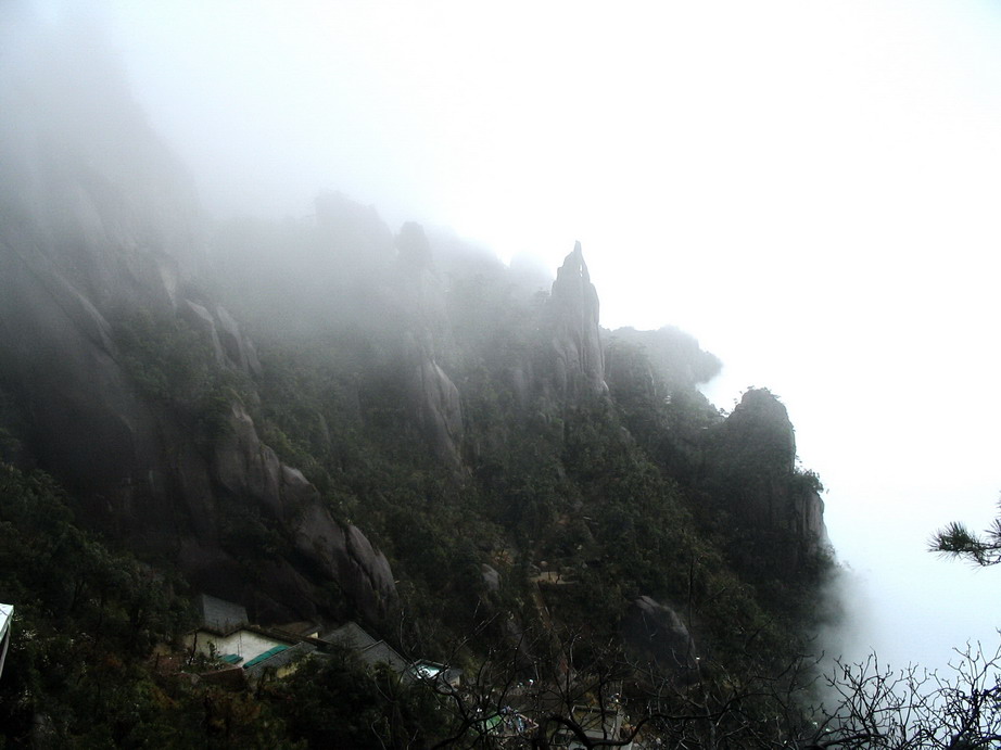 雾海中的仙山，分外美丽