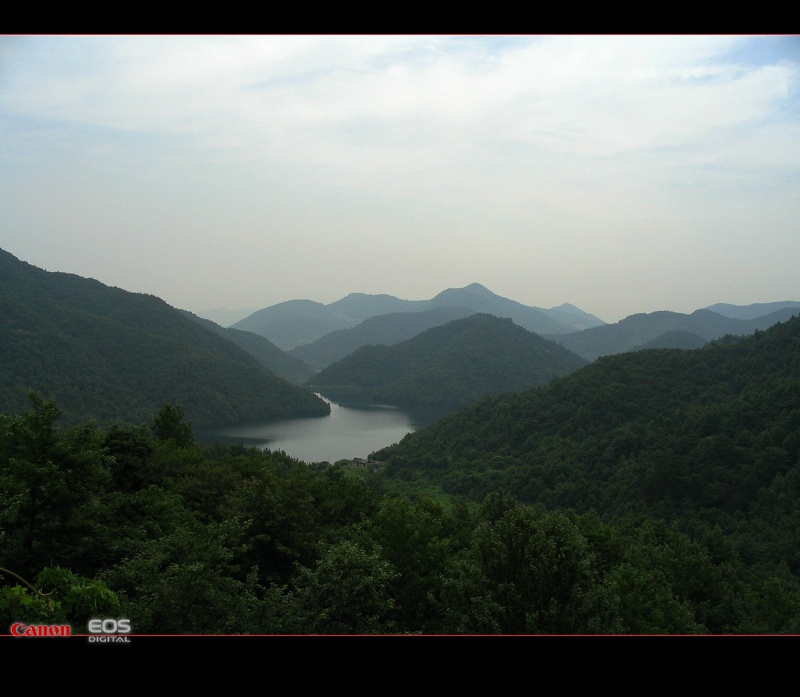 远瞭若兰寺水库及群山