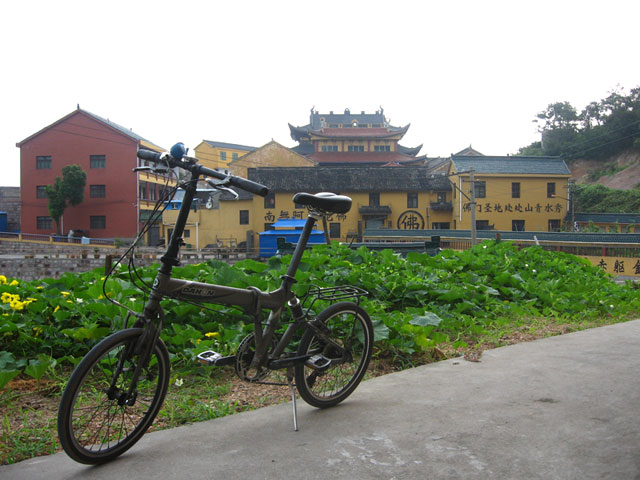 骑到水泥路尽头