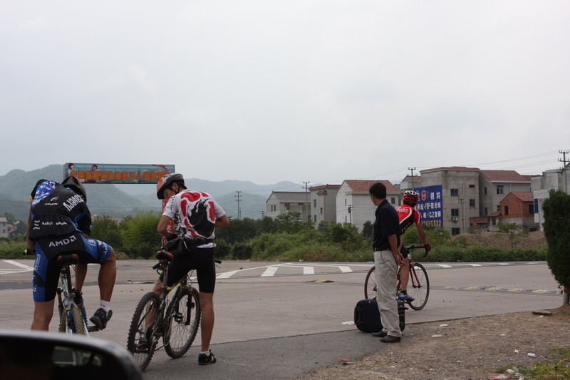 在甘霖路口问路