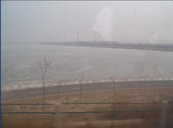 辽河，上面已经结冰了：）.jpg