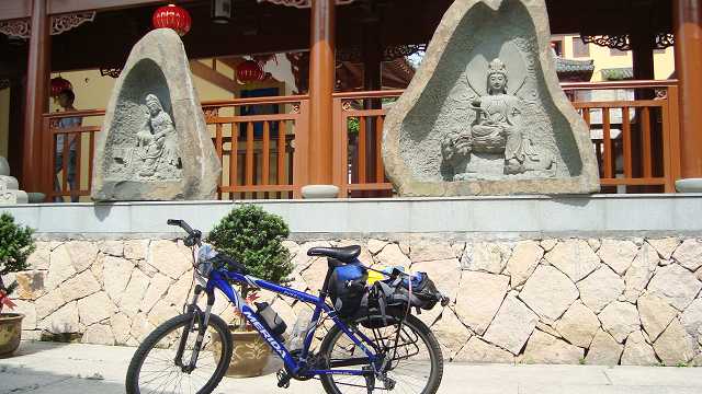 090621－04温州景山公园护国寺的两尊佛像.JPG