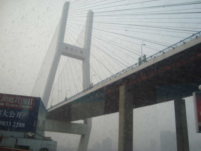 090614－01大巴上看上海南浦大桥.JPG