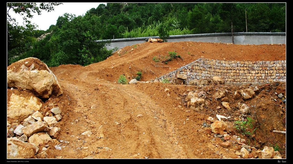 本来想直接从水库绕道同康竹海的，可是没骑出多远，遭遇了断头路，于是我们只能折返，寻找十赵线。