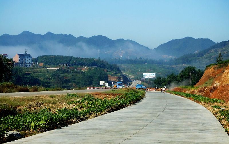 路上的风景，下坡冲刺，好爽