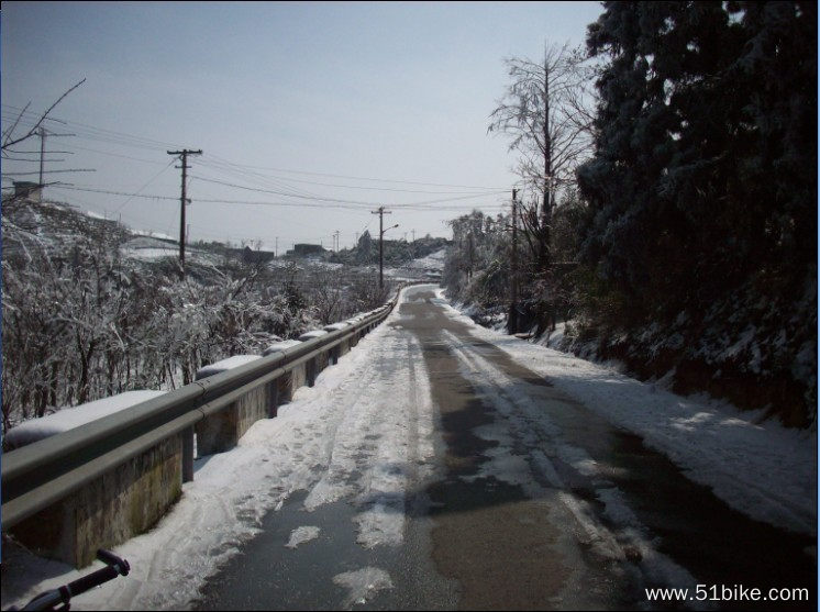 四明山的如此的道路，漫无边际的道路！