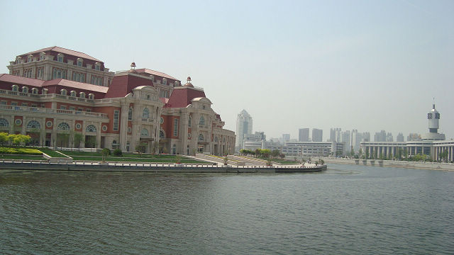 海河－右边就是天津站.JPG